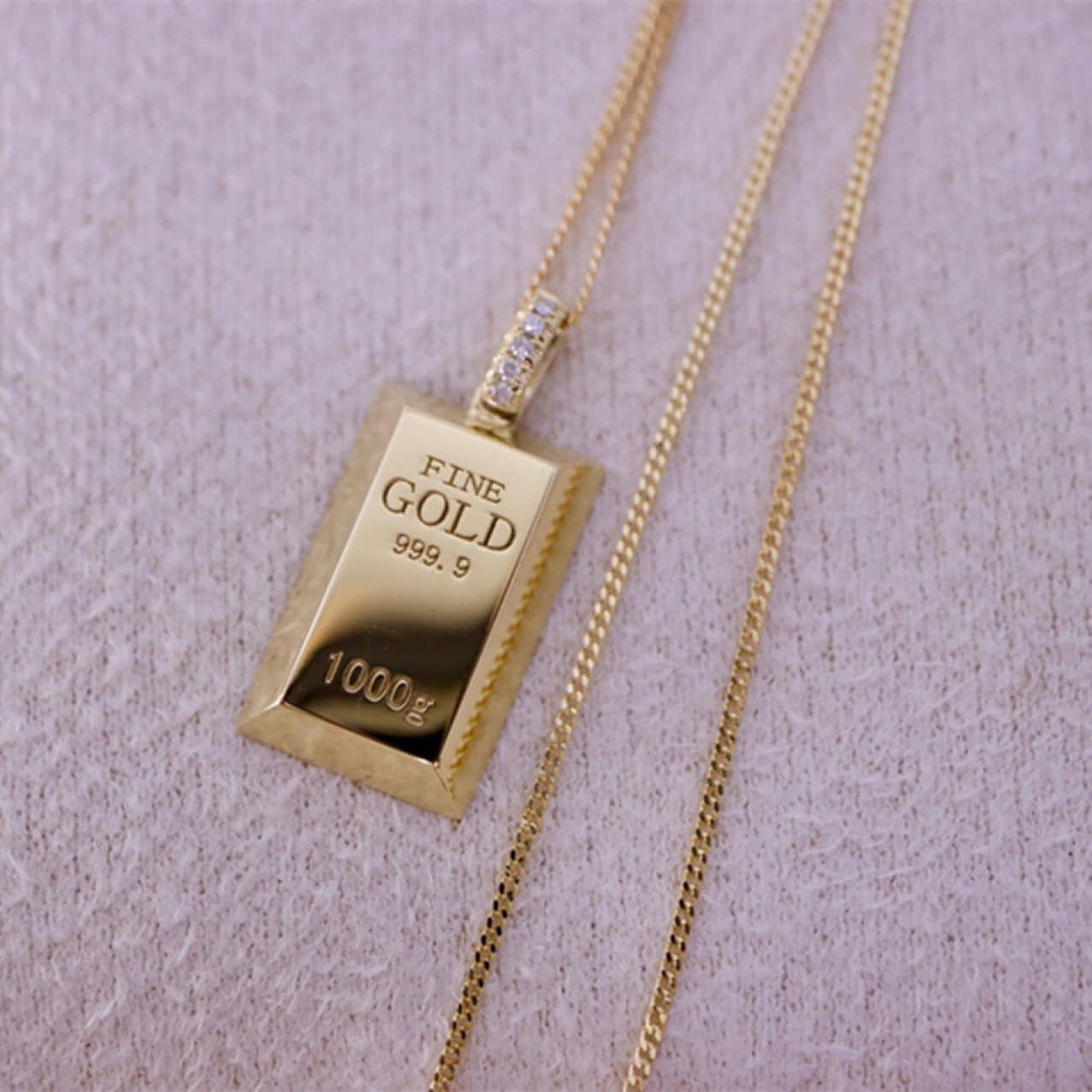 LuxeJewels™ – AurumBar Diamond Pendant Necklace