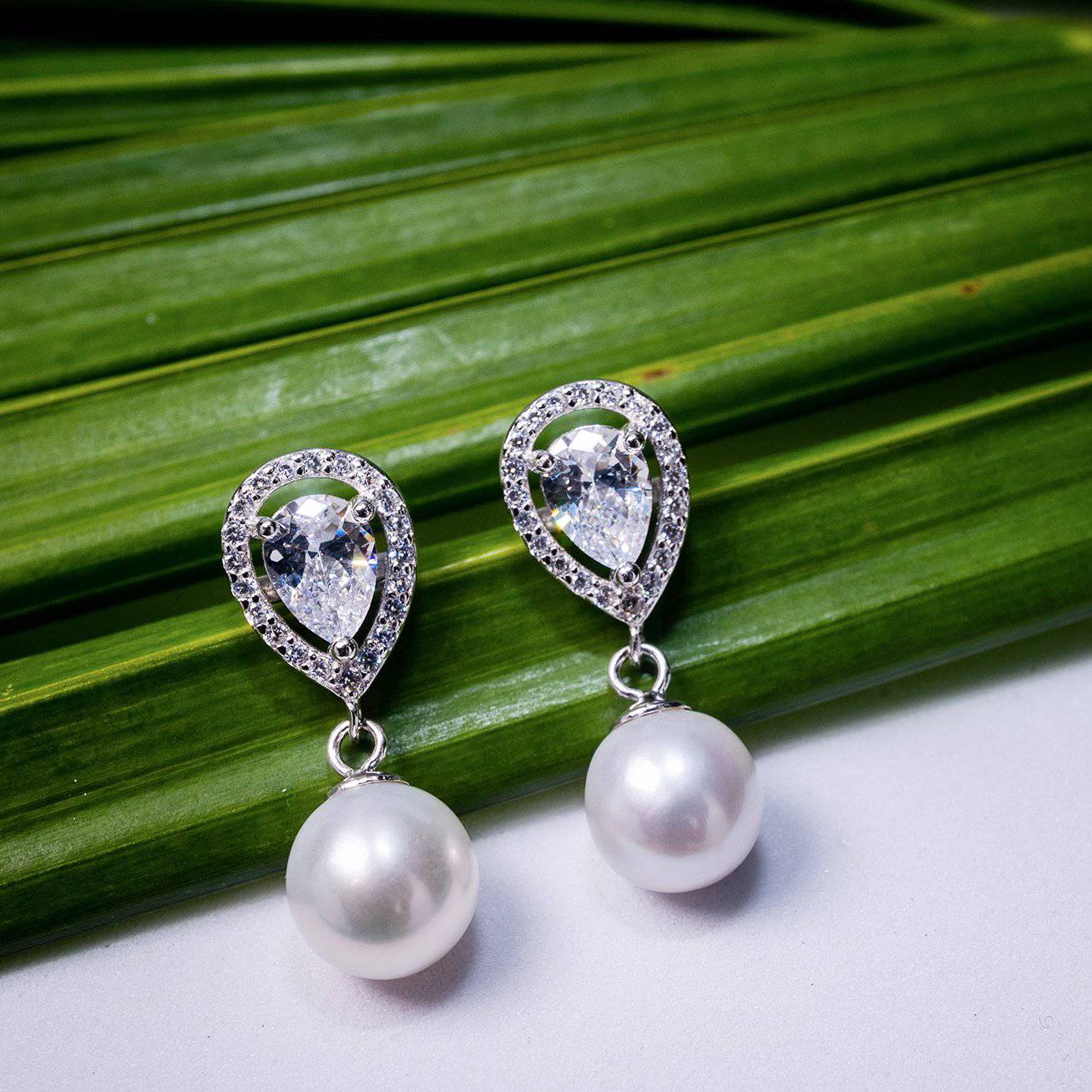 Elegant Freshwater Pearl Earrings WE00130