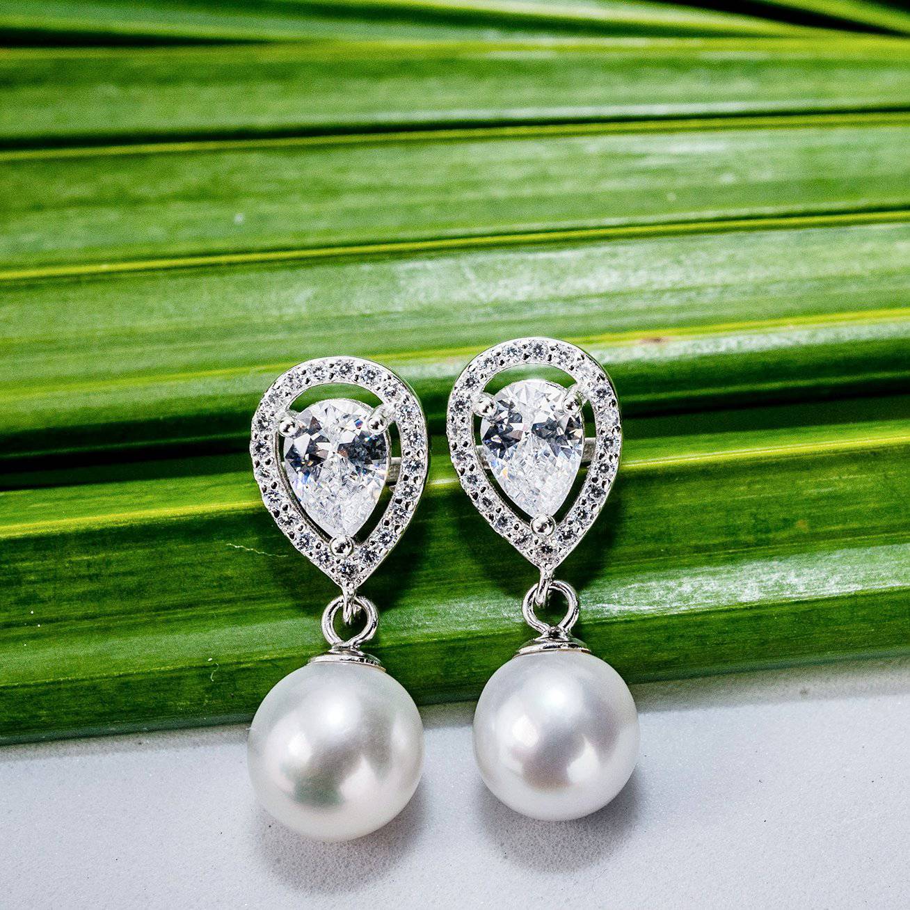 Elegant Freshwater Pearl Earrings WE00130